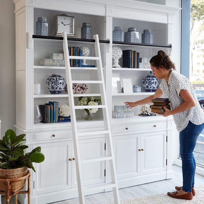 The Suggested Ways to Style a Hamptons Bookshelf | The Suggested