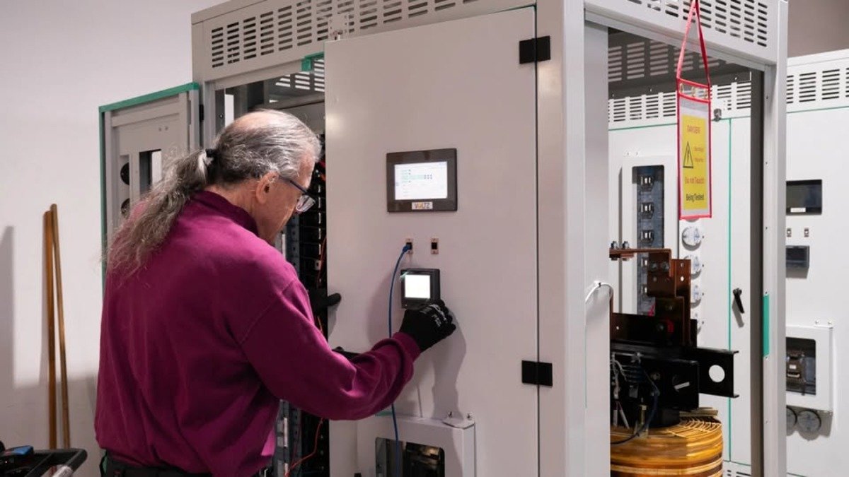 Understanding the Role: Key Responsibilities of a Data Center Technician