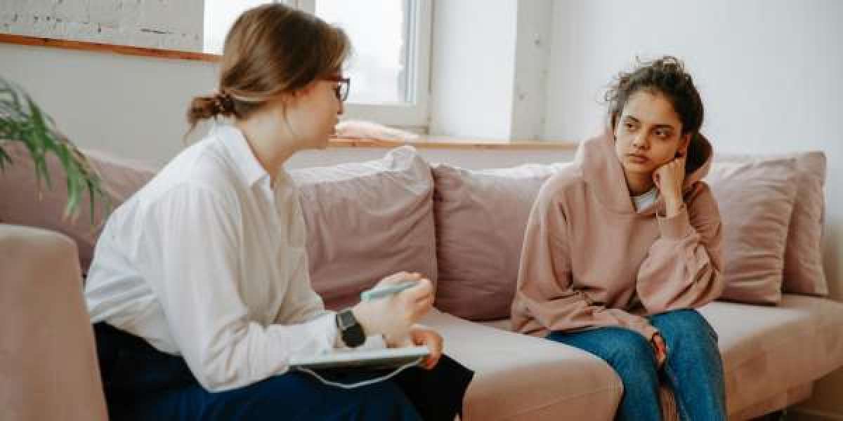 Finding the Right Support: Therapists in Sherman Oaks Offering In-Person and Online Sessions